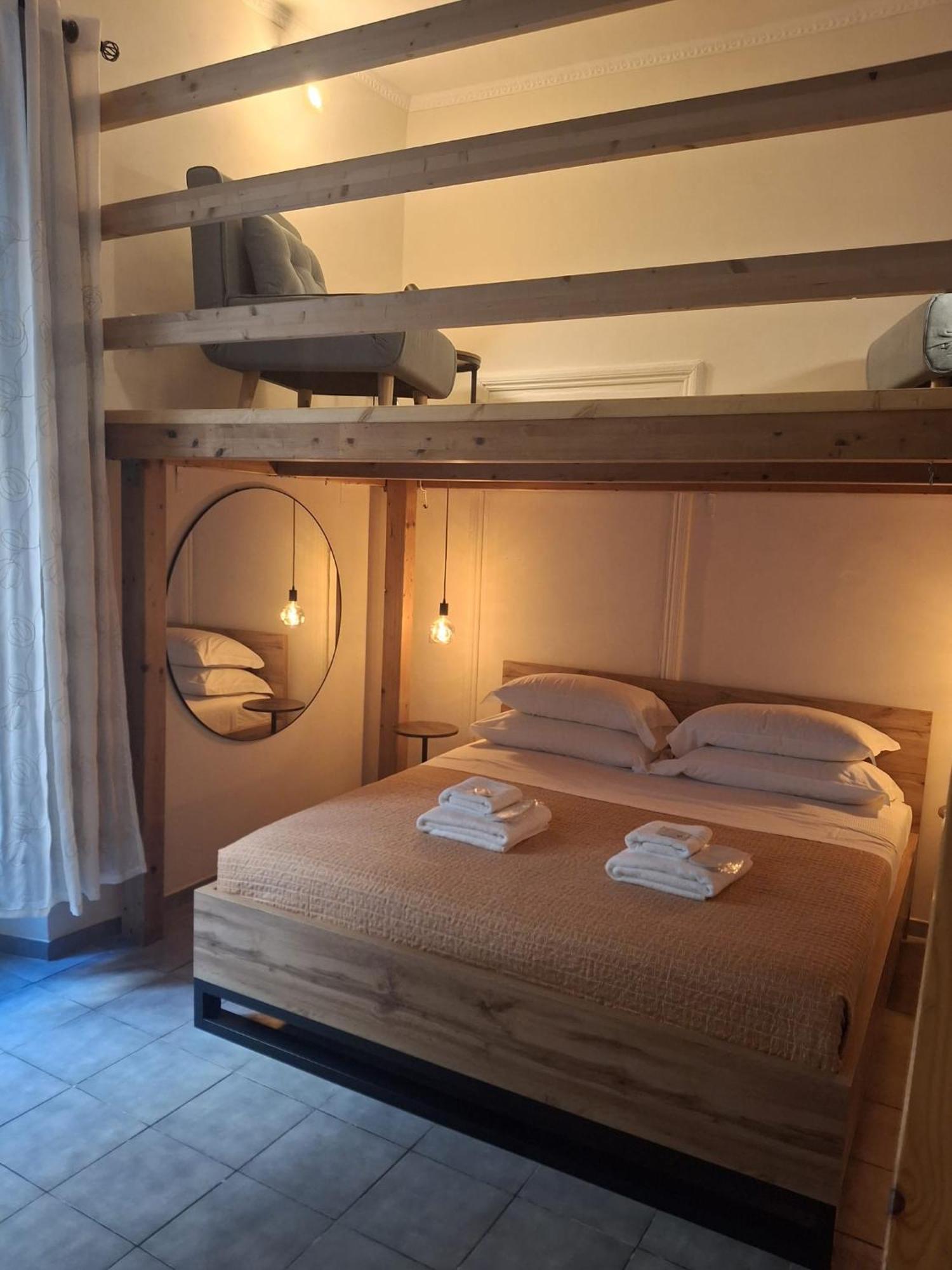 Family Room with Private External Bathroom,1703587386:JPEG