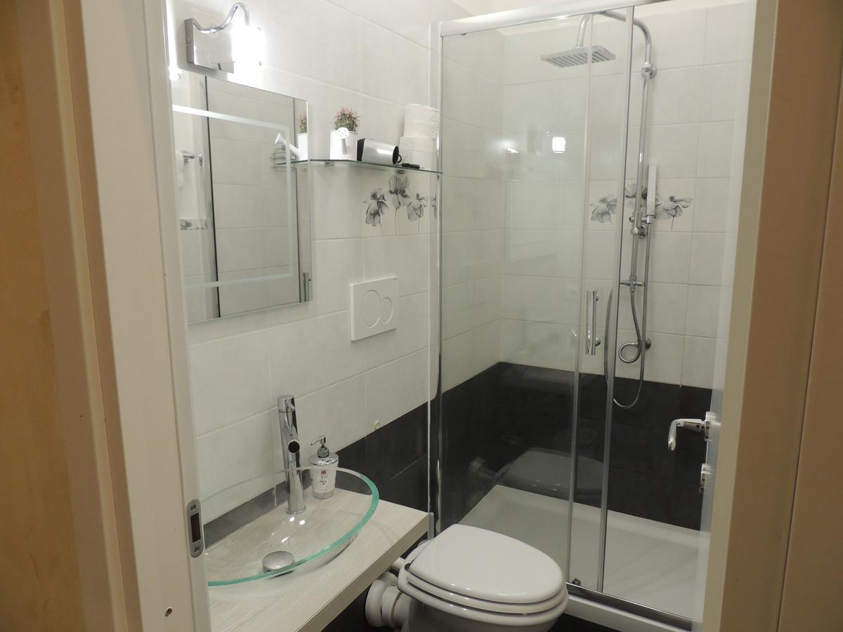 Double Room,613973205:JPEG